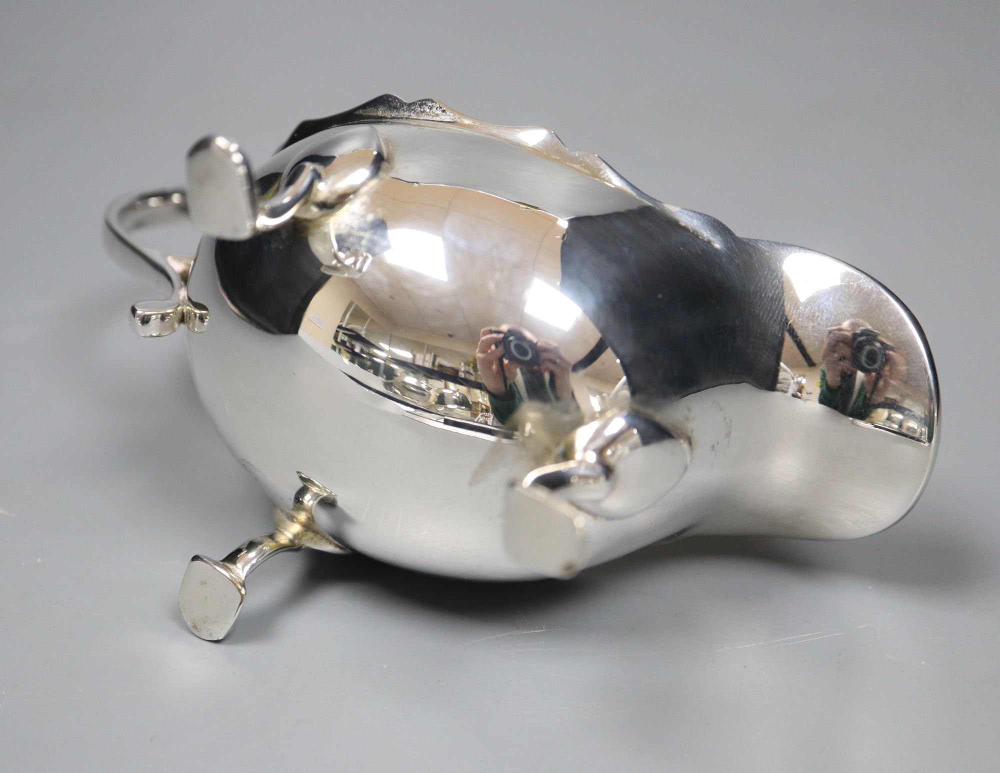 A pair of 1930s silver sauceboats, 5.5 oz and a plated sauceboat.